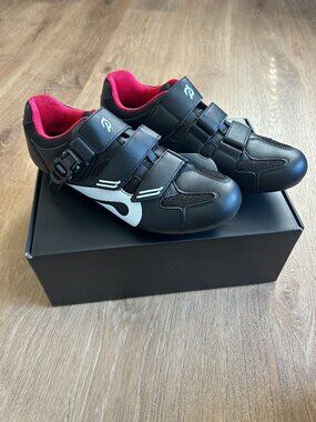 NWB Peloton Unisex Size 41 US Women's 10-10.5 Cycling Bike Shoes with Cleats